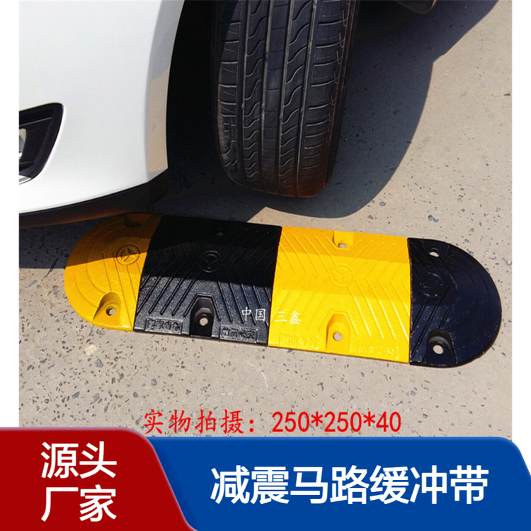 道路减速设备全解析 从减速带、减震器到智能限速方案